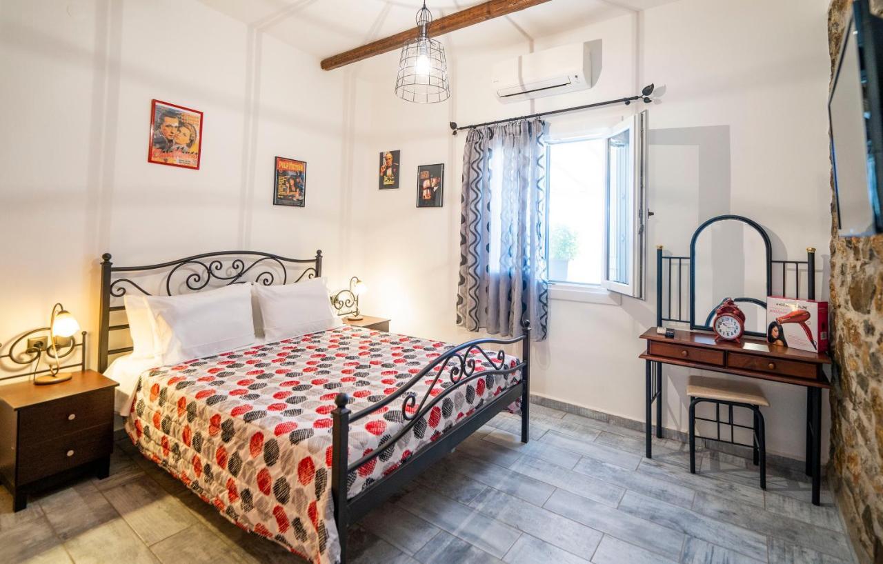 Flora'S Beach And Pool Villa In Syros Liaropa ภายนอก รูปภาพ