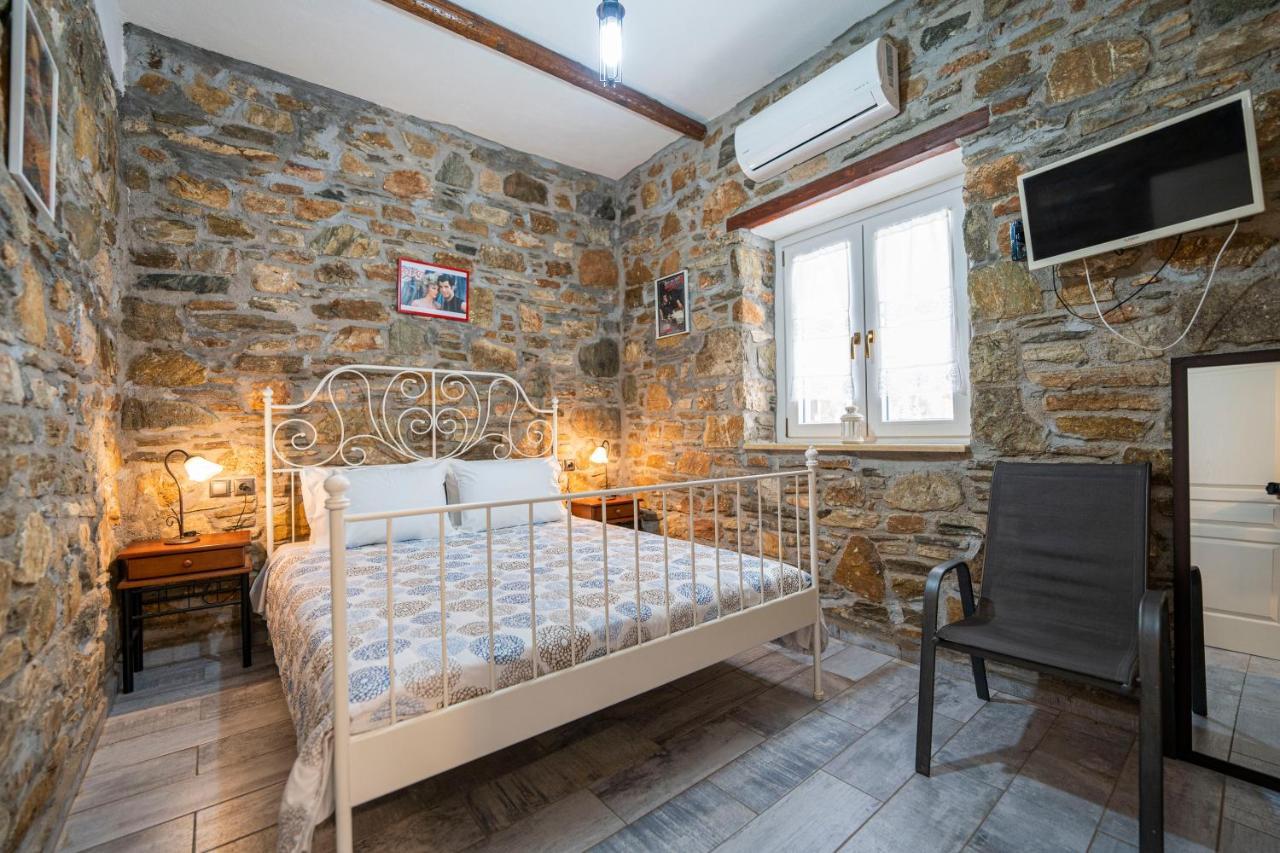 Flora'S Beach And Pool Villa In Syros Liaropa ภายนอก รูปภาพ