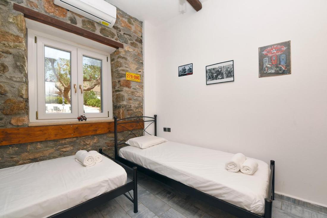 Flora'S Beach And Pool Villa In Syros Liaropa ภายนอก รูปภาพ