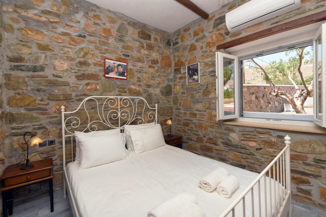 Flora'S Beach And Pool Villa In Syros Liaropa ภายนอก รูปภาพ