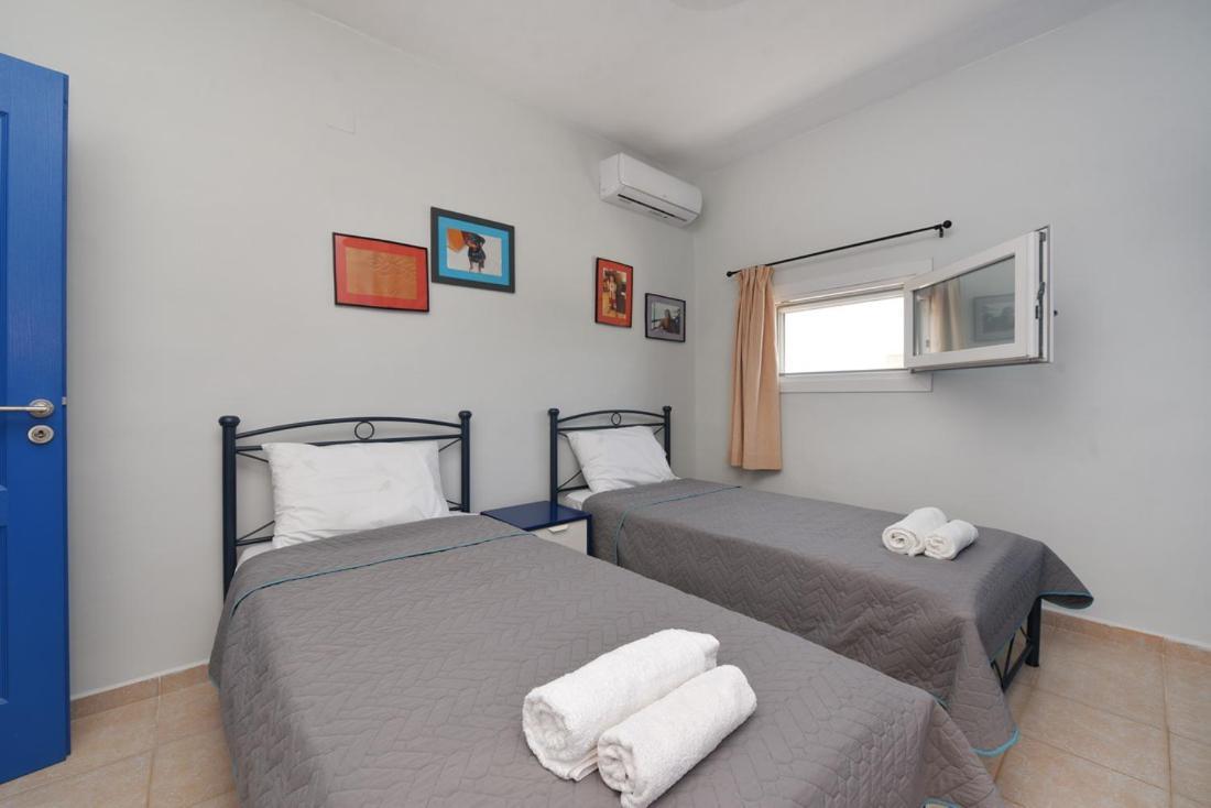 Flora'S Beach And Pool Villa In Syros Liaropa ภายนอก รูปภาพ