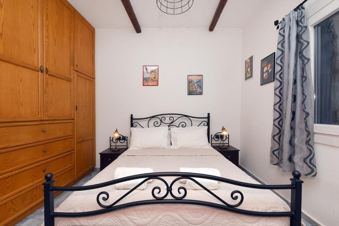 Flora'S Beach And Pool Villa In Syros Liaropa ภายนอก รูปภาพ