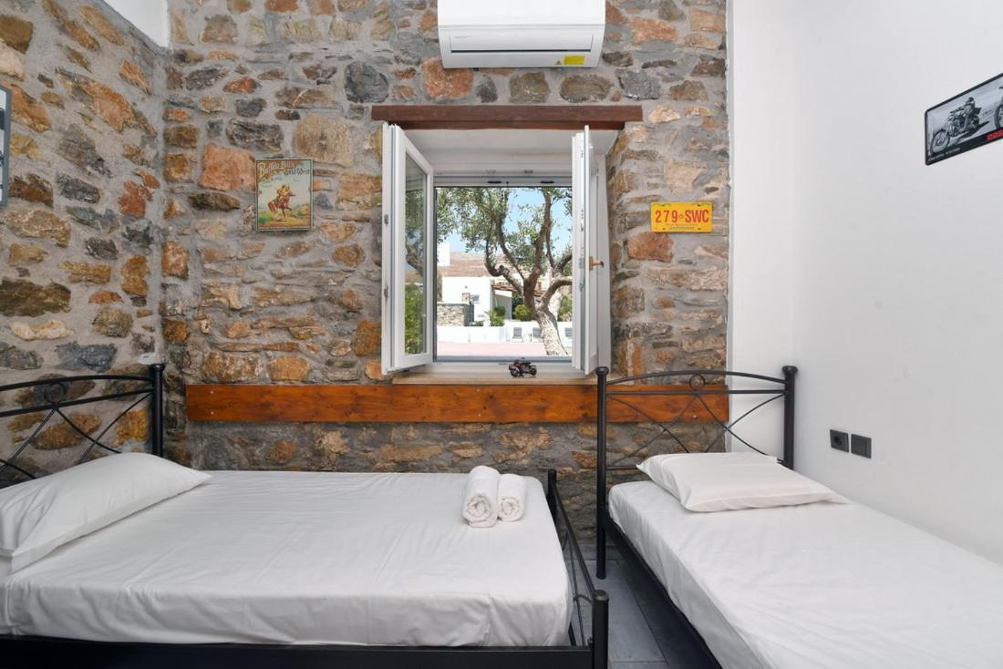 Flora'S Beach And Pool Villa In Syros Liaropa ภายนอก รูปภาพ