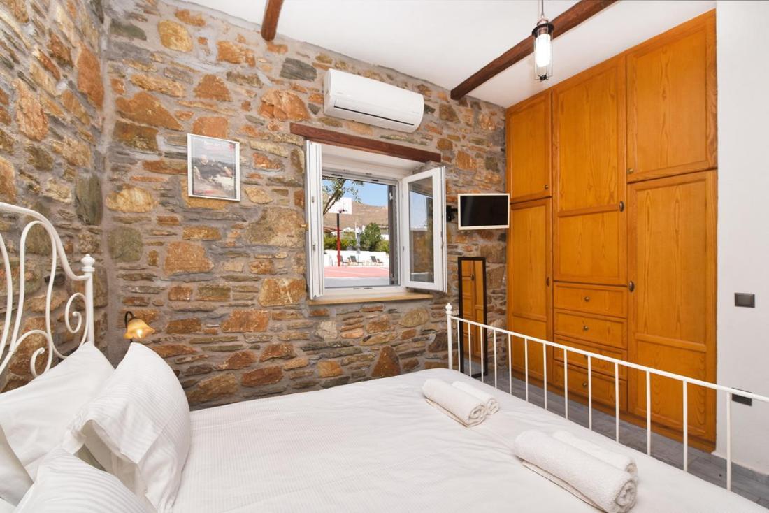 Flora'S Beach And Pool Villa In Syros Liaropa ภายนอก รูปภาพ