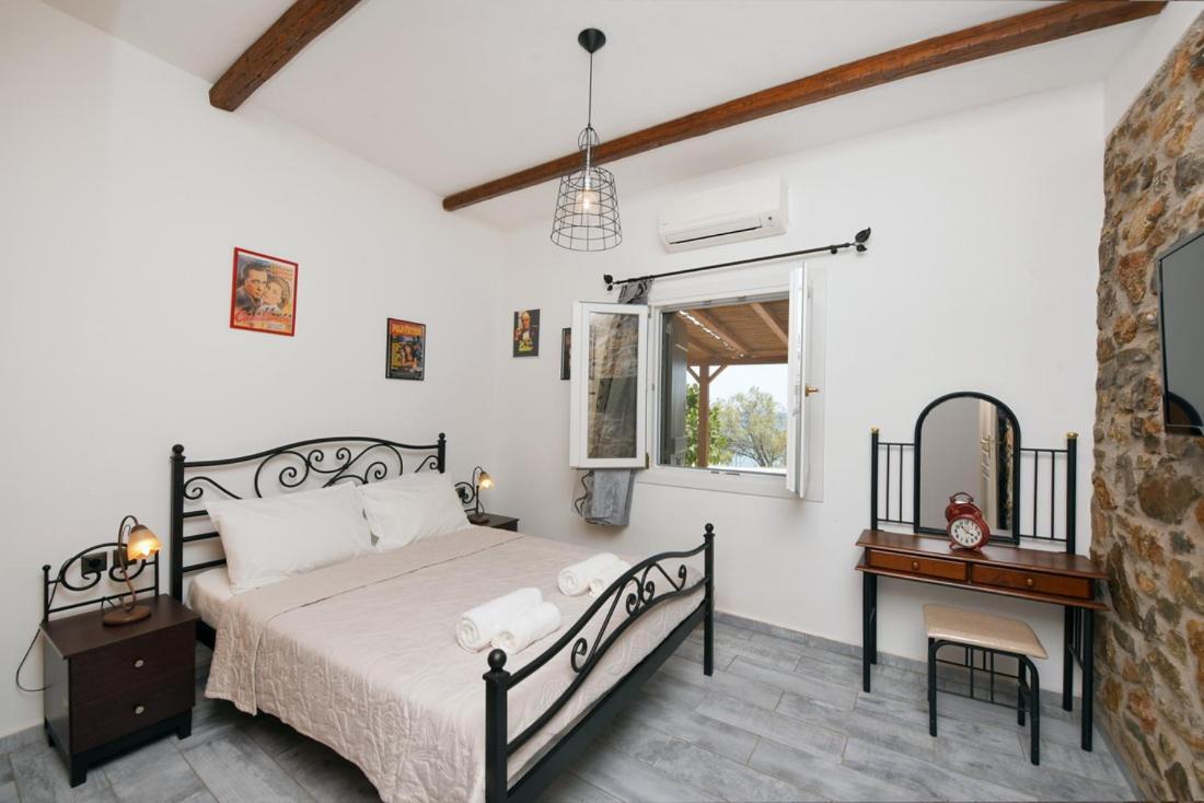 Flora'S Beach And Pool Villa In Syros Liaropa ภายนอก รูปภาพ