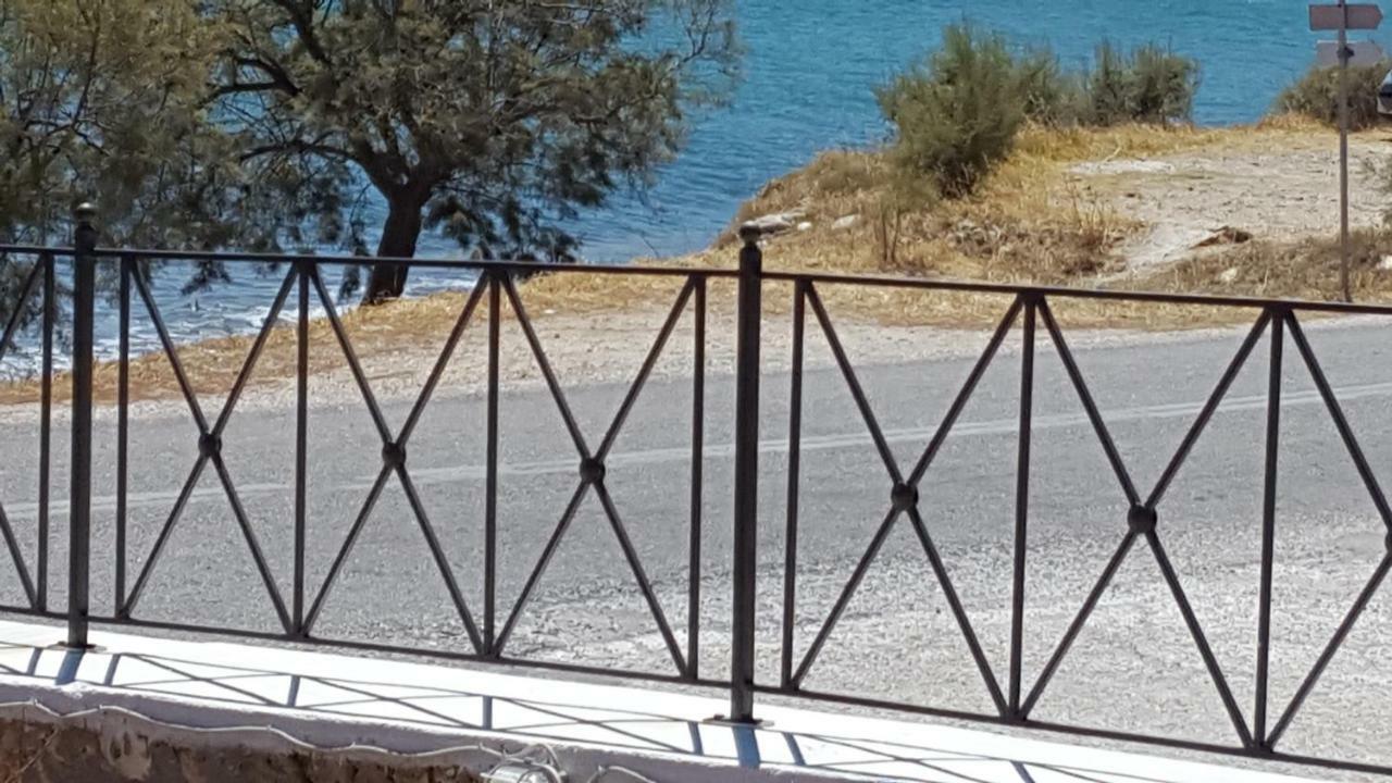 Flora'S Beach And Pool Villa In Syros Liaropa ภายนอก รูปภาพ