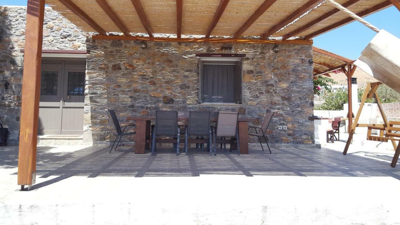 Flora'S Beach And Pool Villa In Syros Liaropa ภายนอก รูปภาพ